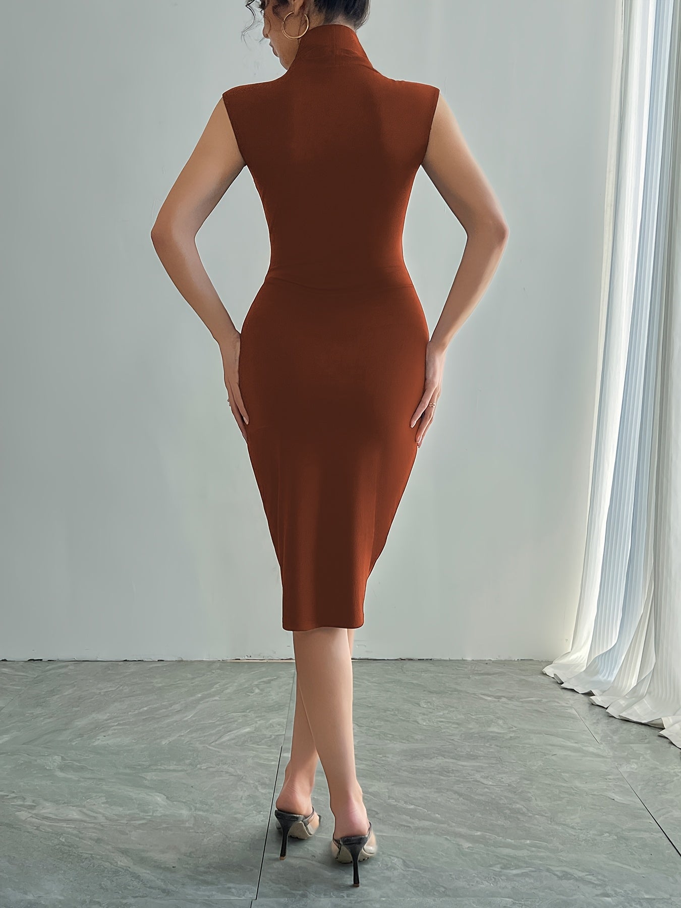 Robe Midi Élégante à Col en V