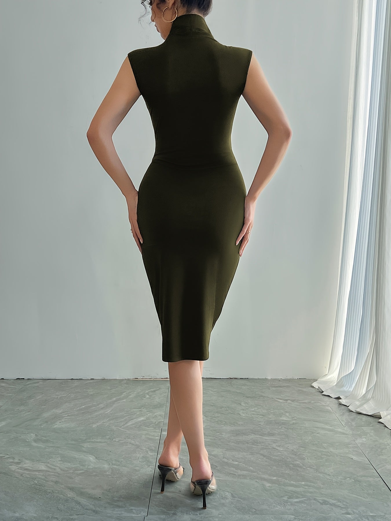 Robe Midi Élégante à Col en V