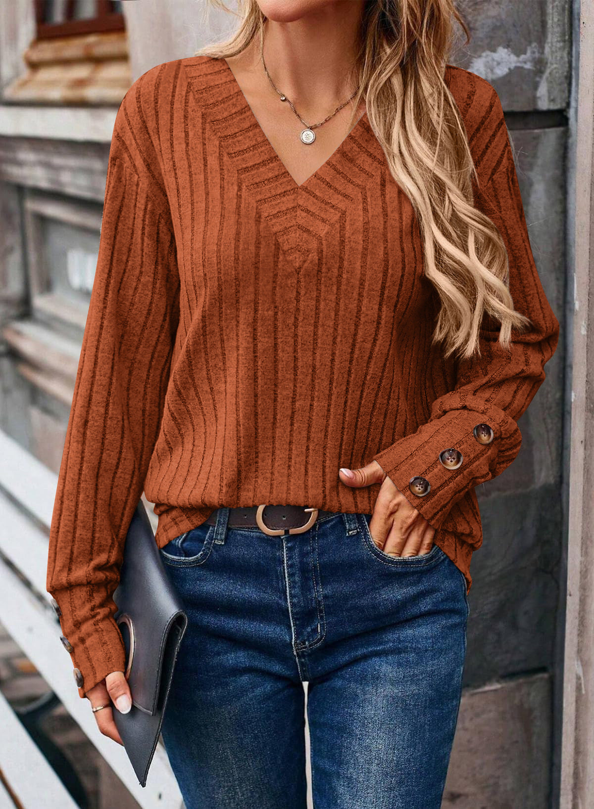 Chemise Femme Manches Longues – Col V et Boutons